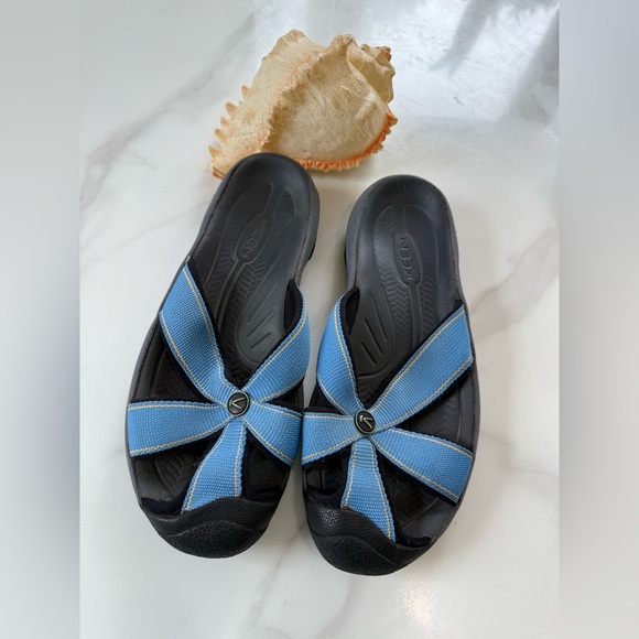 Keen Women’s Black and Light Blue Cross-Strap Sandals - Picture 4 of 10